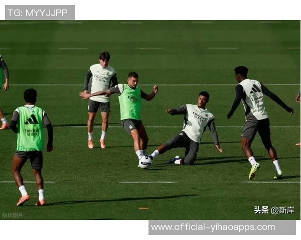 赫伊森因小腿伤缺席国家队训练皇马仍期待他能及时复出迎战国家德比 赫伊森因小腿伤缺席国家队训练皇马仍期待他能及时复出迎战国家德比