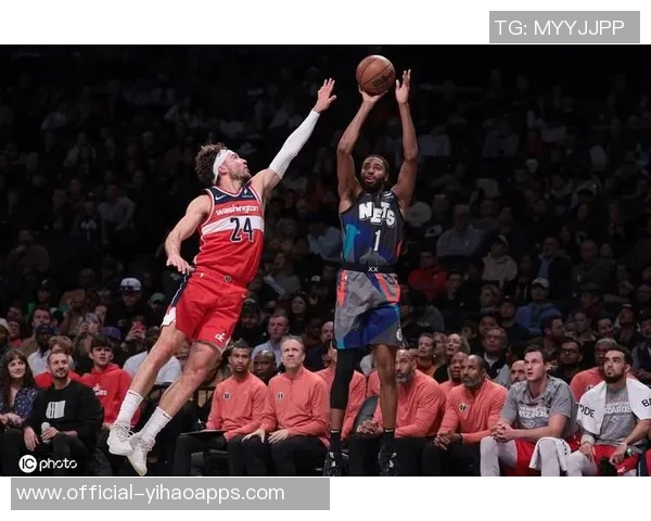 克拉克斯顿高效表现全队依赖他12投8中轻松砍下17分4篮板2助攻