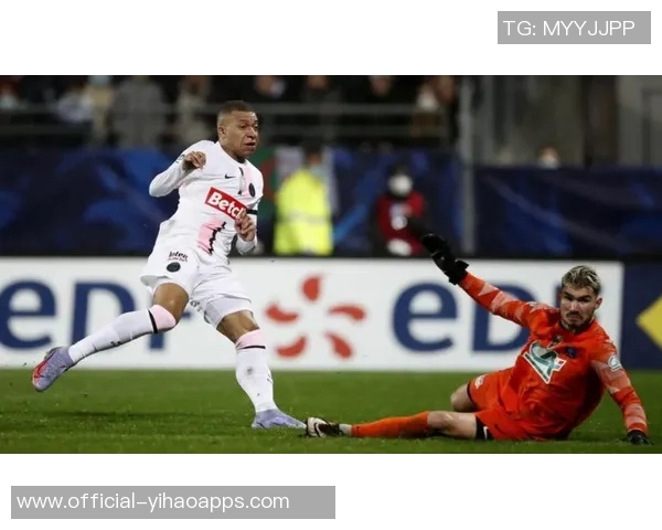 阿尔巴表现惊艳传射建功四次关键传球评分高达九点七分