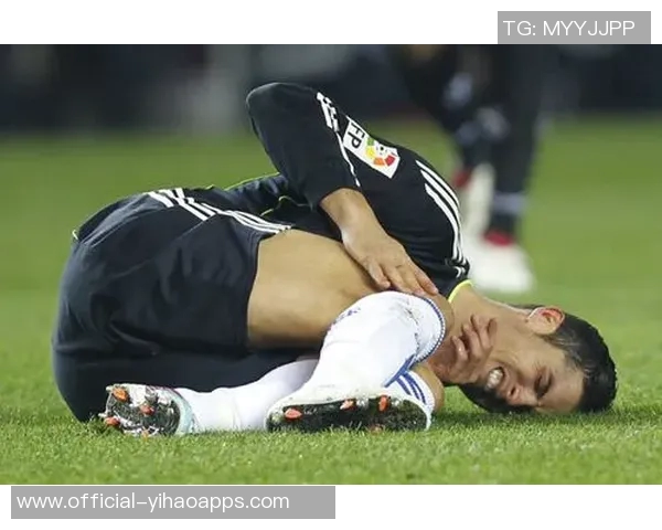 C罗干预本泽马转会引发坎特恩内斯里转会签约延迟问题